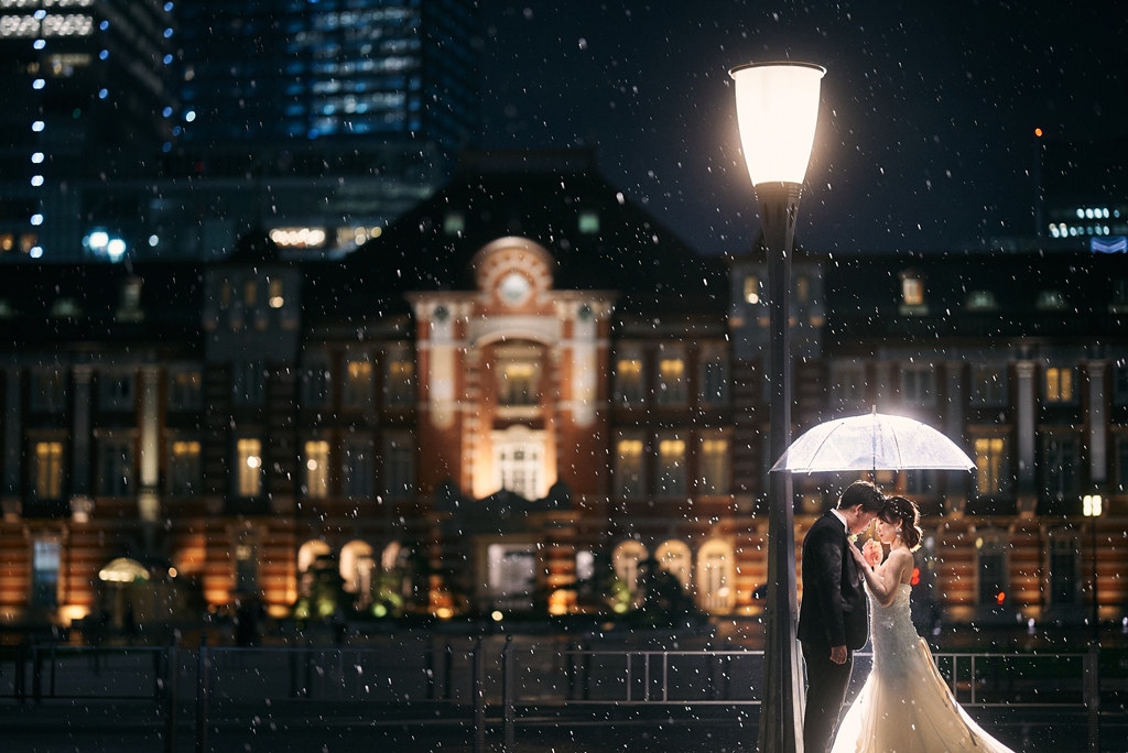 歴史ある東京駅を背景に刻んだ、ふたりだけの永遠の一瞬