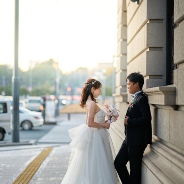 東京駅のライトアップと洋装ドレスが織りなす感動の一瞬