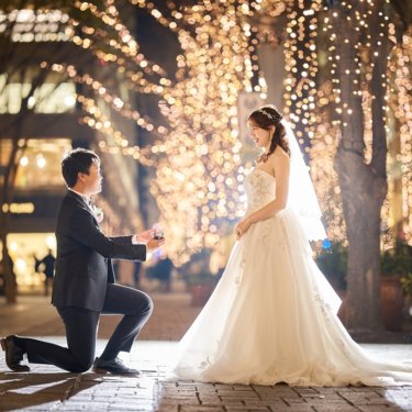 東京駅のライトアップと洋装ドレスが織りなす感動の一瞬