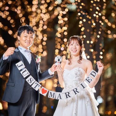 東京駅のライトアップと洋装ドレスが織りなす感動の一瞬