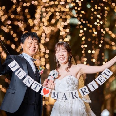 東京駅のライトアップと洋装ドレスが織りなす感動の一瞬