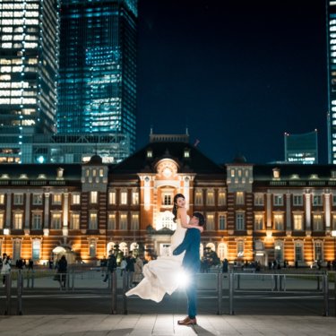 レトロ×モダンの魅力—東京駅での洋装ウェディングフォト体験