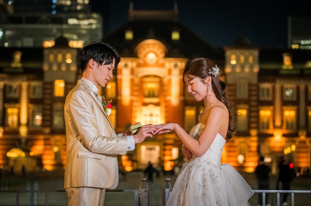 煌めく東京駅でのナイトウェディングフォト