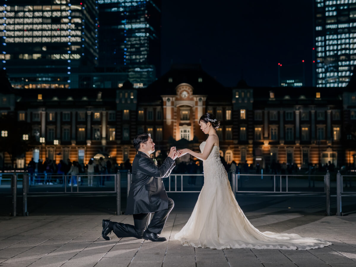 街に夜が降りる、その瞬間を写す。東京駅・丸の内ナイト洋装フォト