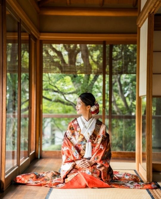 凛楓（TF07）：色とりどりで鮮やかなお花と凛とした鶴とブラックに切り替わっていくデザインで可愛いとかっこいいの中和の取れた一着となっております。