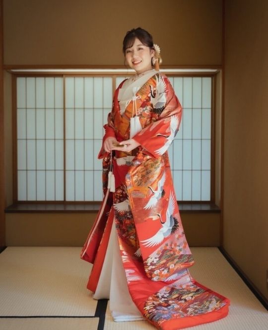 鶴華（TS09）：王道の赤×鶴×花。鶴は神秘的で縁起が良く一度夫婦になると一生添い遂げる唯一生き物と言われているので婚礼衣装として定番。